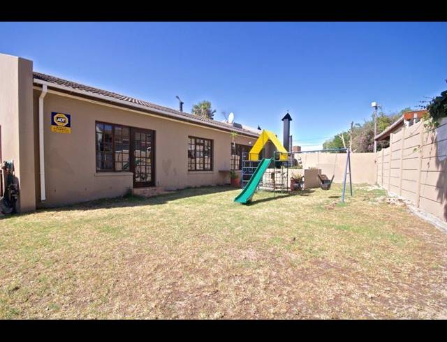 3 BEDROOM FREESTANDING TO LET IN TABLE VIEW